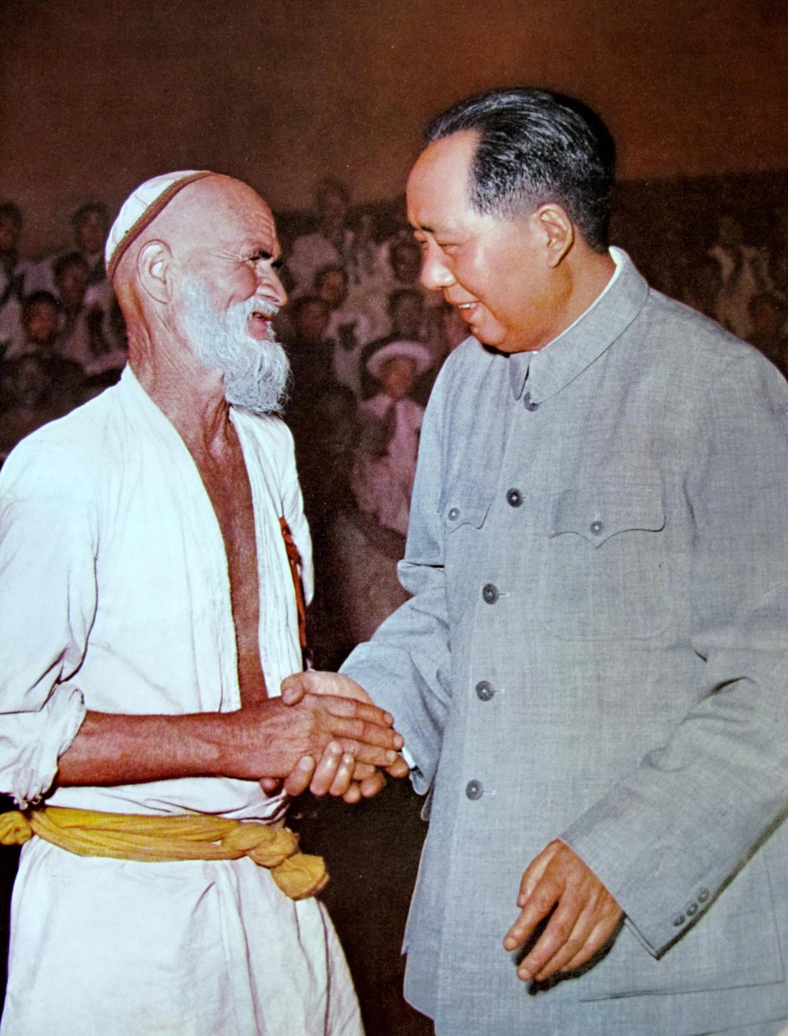 *疆新**库尔班大叔骑驴去北京面谢毛*东泽**，见面时却说：想要条绒布