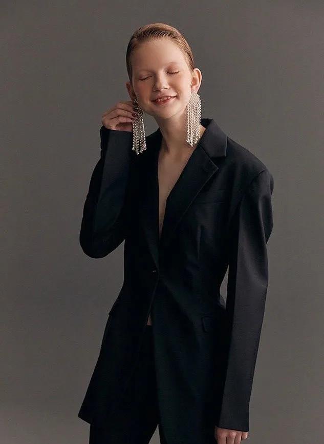 一套西装又正式又休闲,30-35岁女性春季穿搭西装