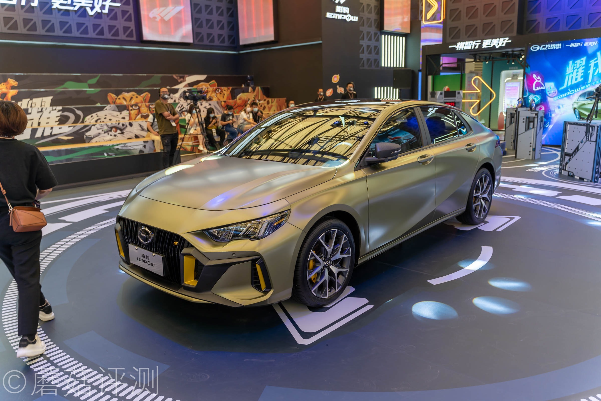 又有啥好玩的？蘑菇带你逛ChinaJoy2021，硬件、车和漂亮的小姐姐