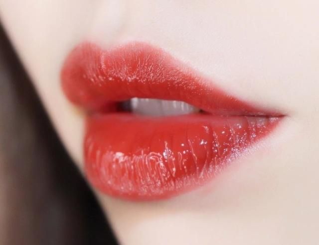 圣罗兰口红显白淡色100元内,圣罗兰显白口红