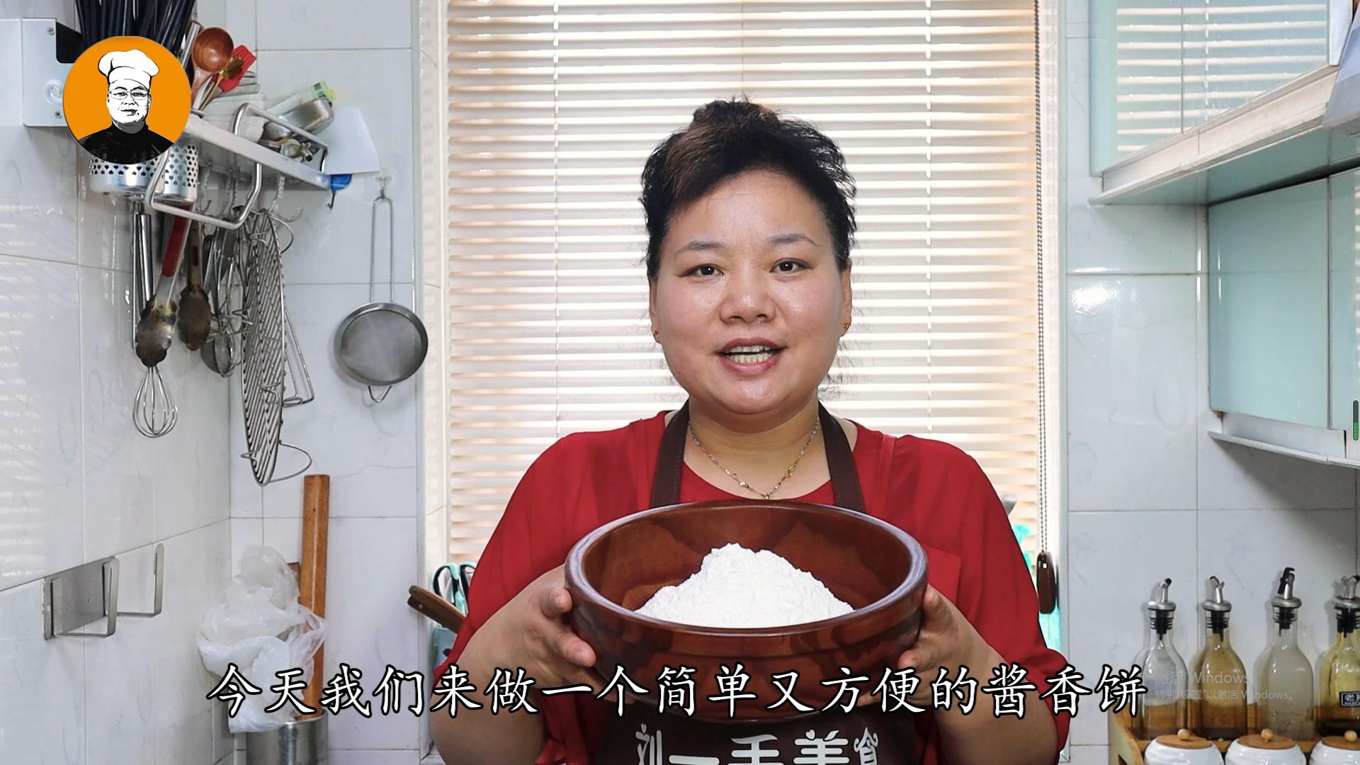 小吃摊酱香饼,正宗酱香饼街头小吃