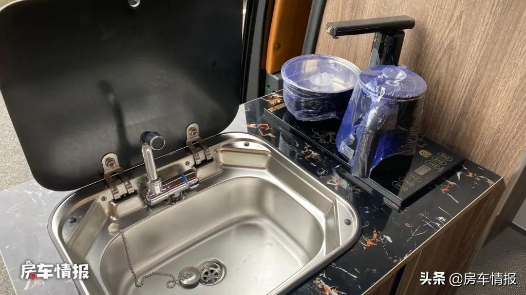 公认最好的三款房车10万元内,东风御风房车c型房车