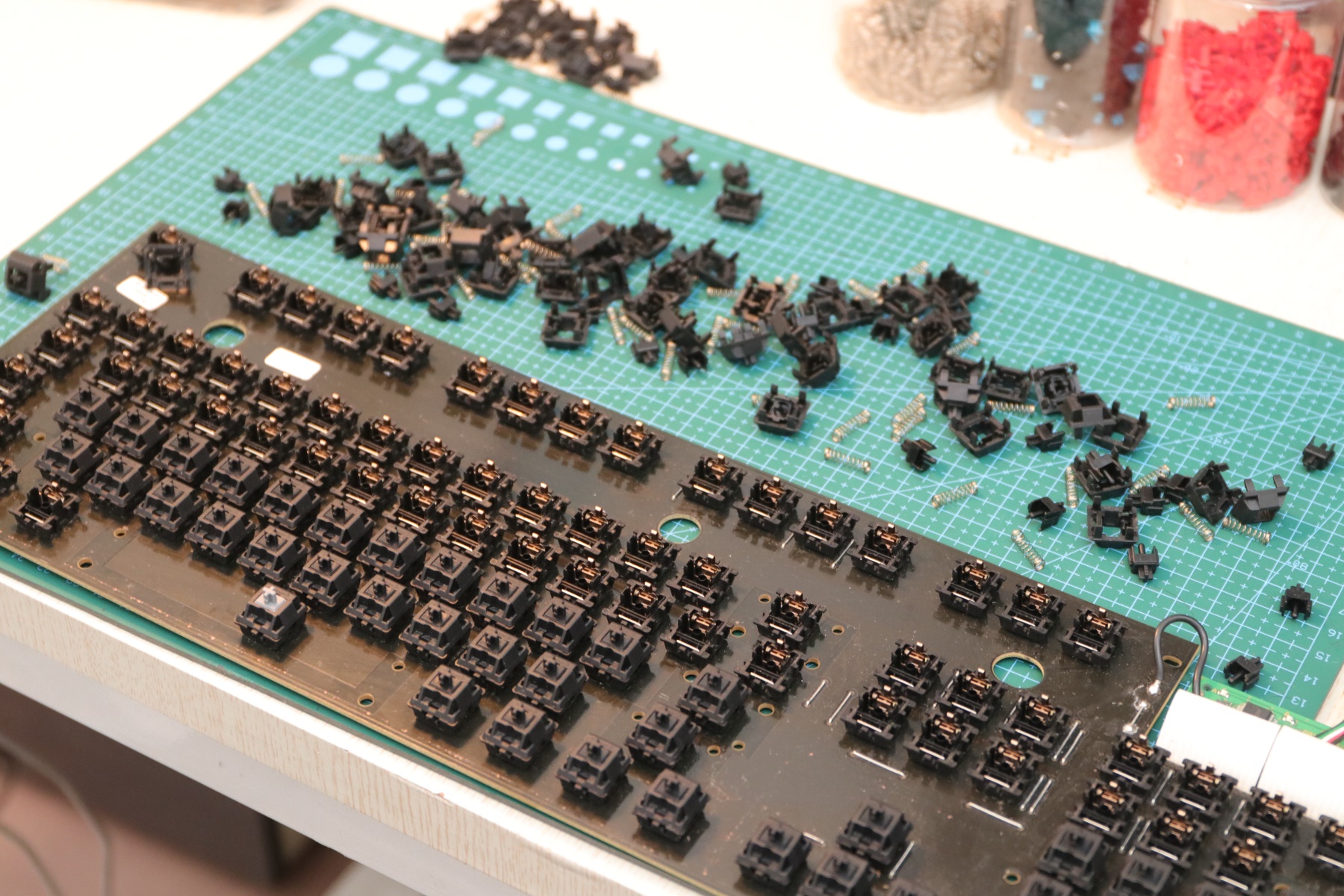 3494机械键盘,不到百元的青轴高颜值键盘