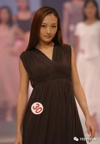 白到发光的素颜,白到发光的脸庞