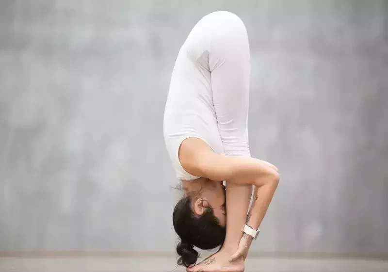 70岁练瑜伽年轻成30岁,50岁开始瑜伽10年后依然貌美如花