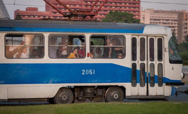 朝鲜人坐公交车视频,朝鲜人坐公交的视频