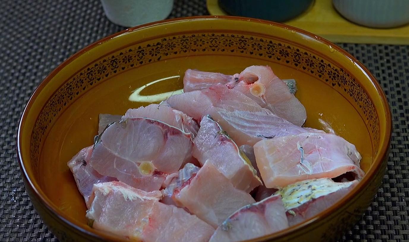 湖北名菜干煸糍粑鱼香香酥爽口,干煸糍粑鱼的正宗做法