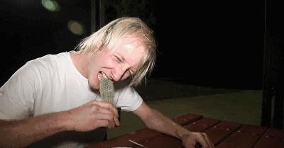 看着都痛的搞笑片段,各种看着都疼的作死瞬间