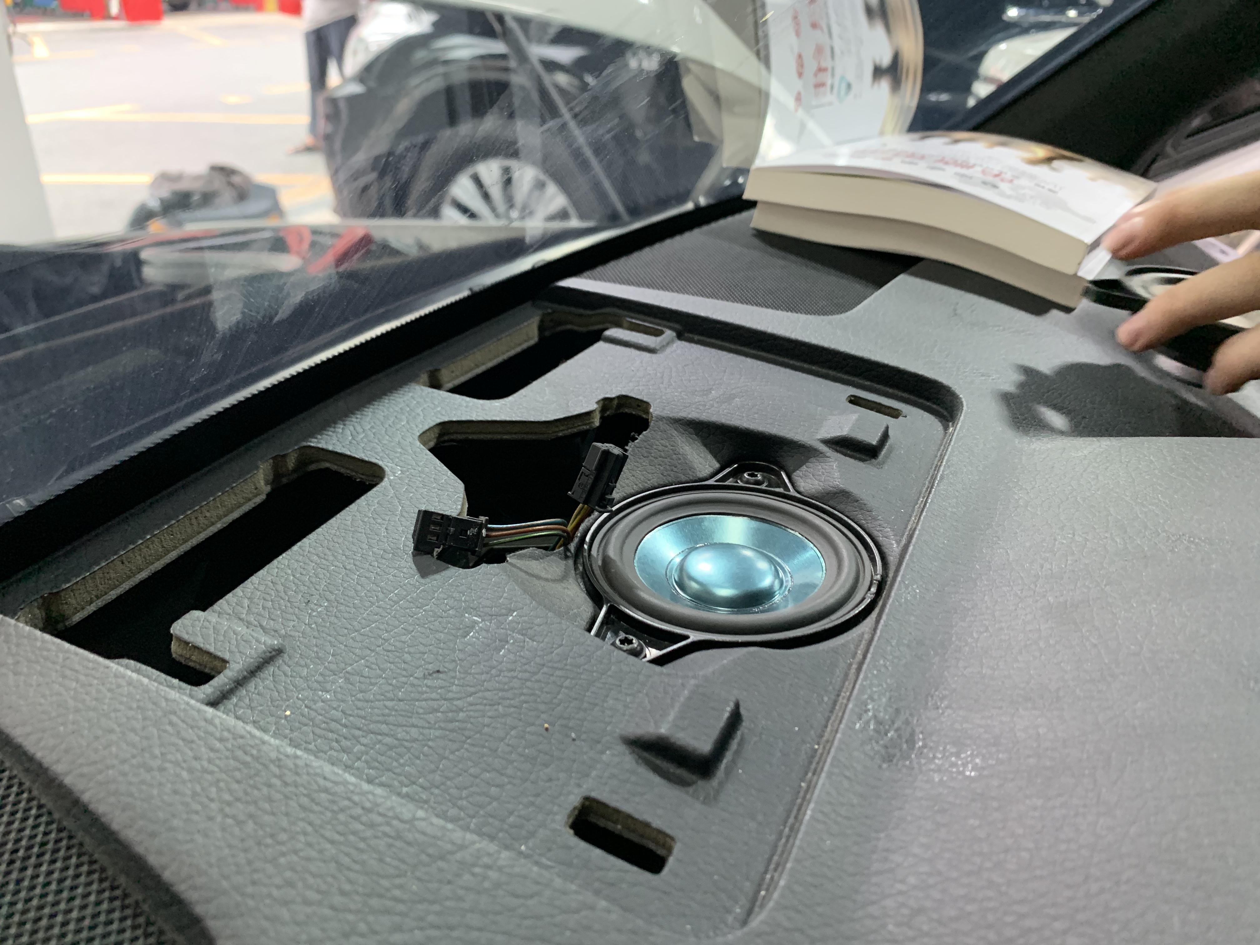 奔驰glk300音响系统升级,15款奔驰glk300无损升级音响