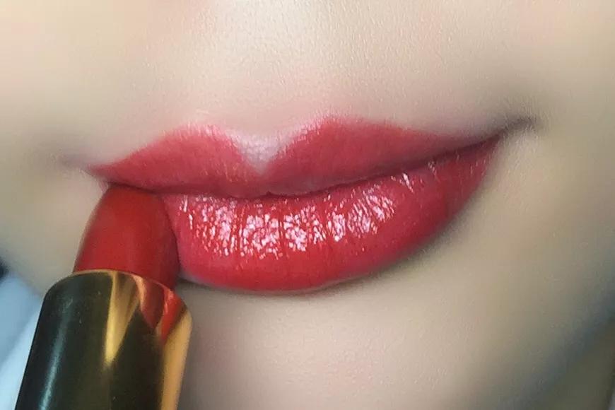 嘴巴有点突出怎么化唇妆,没有唇形怎么画唇妆手把手教