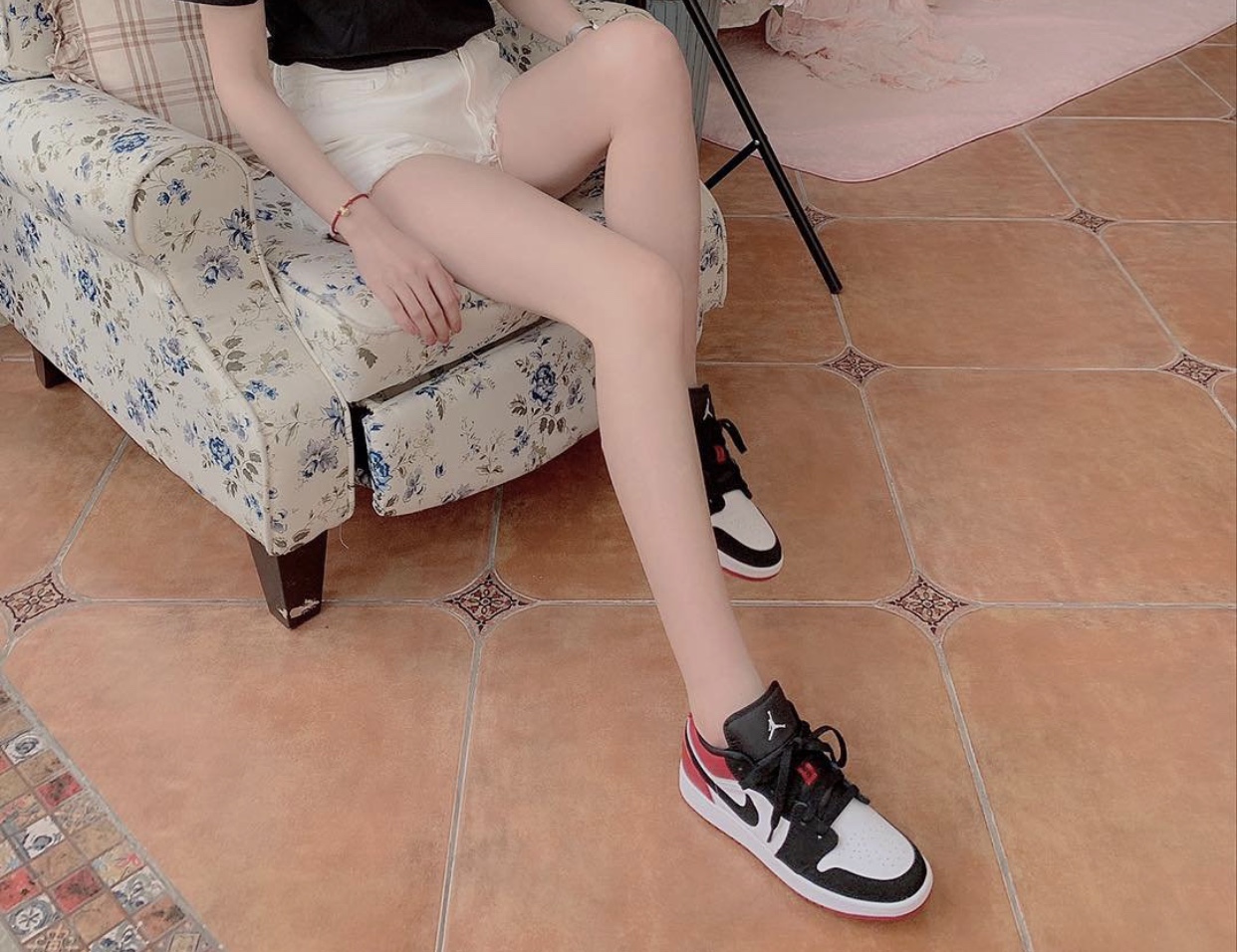 700元左右的低帮鞋,700元低帮后卫实战鞋