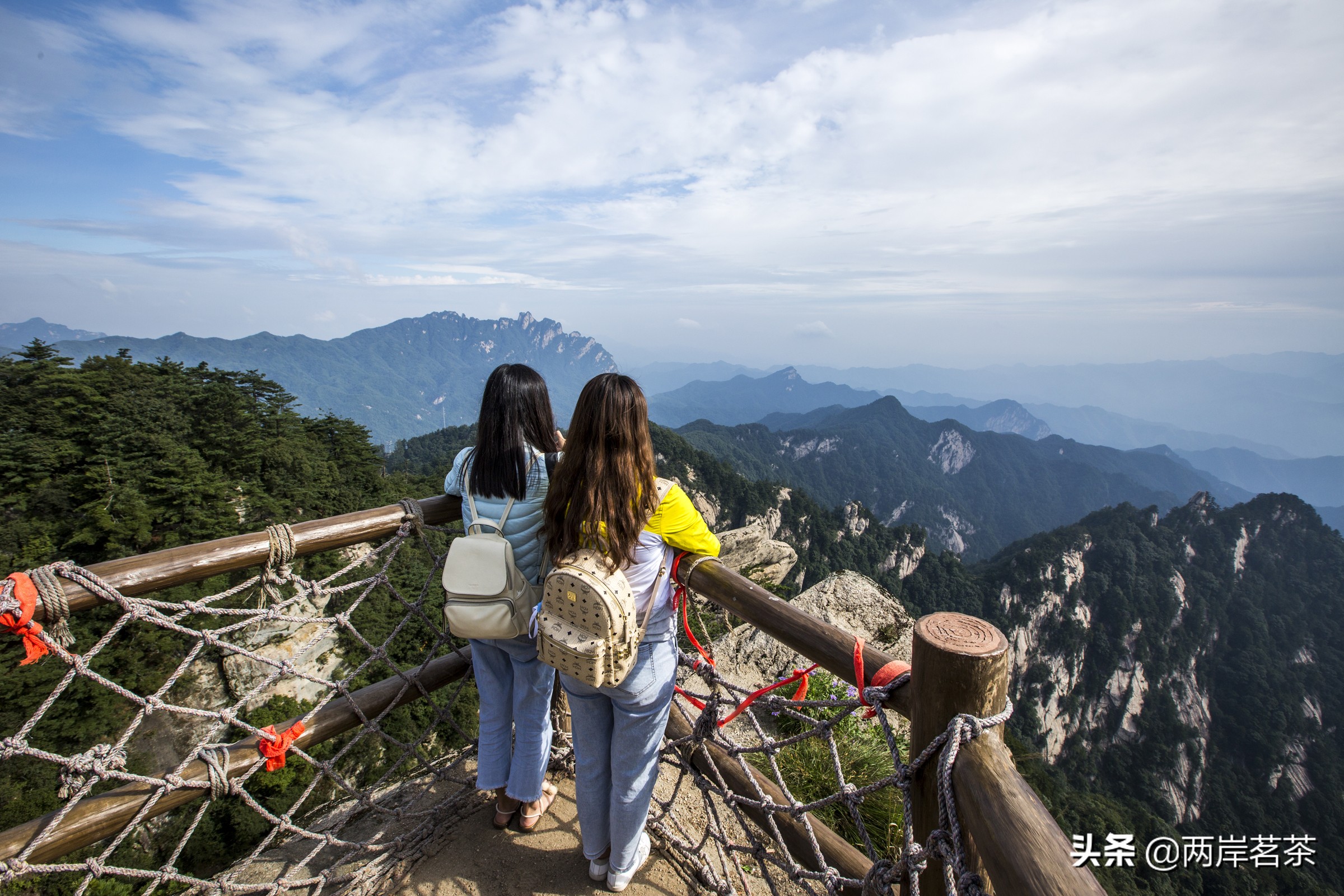再看白云山,看山不是山,它是一本百读不厌的百科全书