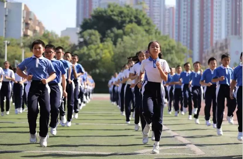 健康第一校园足球,健康第一天天锻炼