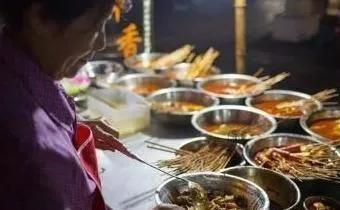 老奶奶摆摊一天2000零花钱原视频,老奶奶摆摊一天2000零花钱