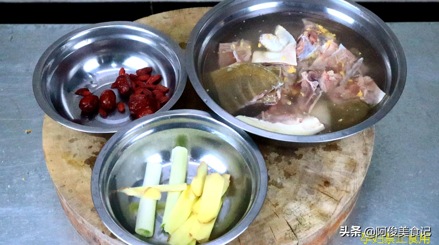 大厨清炖甲鱼最正宗的做法,甲鱼如何宰杀和做甲鱼汤