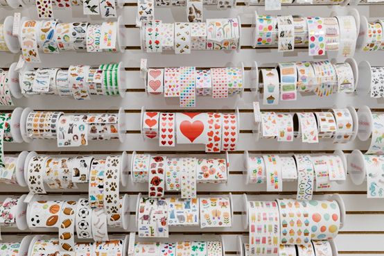 我们给别人带来快乐，美国最后一家贴纸生产工厂的秘密？