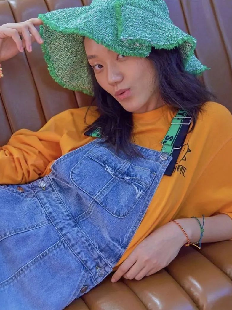 背带裤果然很减龄看起来很少女啊,哪种背带裤既减龄又不过时