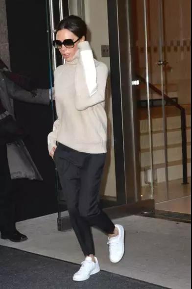 贝嫂46岁了依旧不油腻,贝嫂申请救济引热议