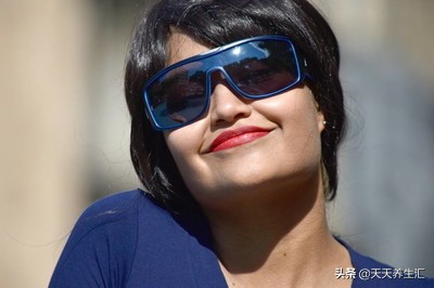 中年皮肤松弛下垂皱纹多怎么办,女人40岁容易长皱纹什么原因