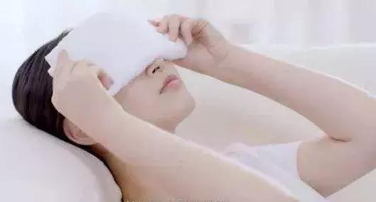 看手机用眼过度干涩痒,看手机用眼过度充血要治疗吗