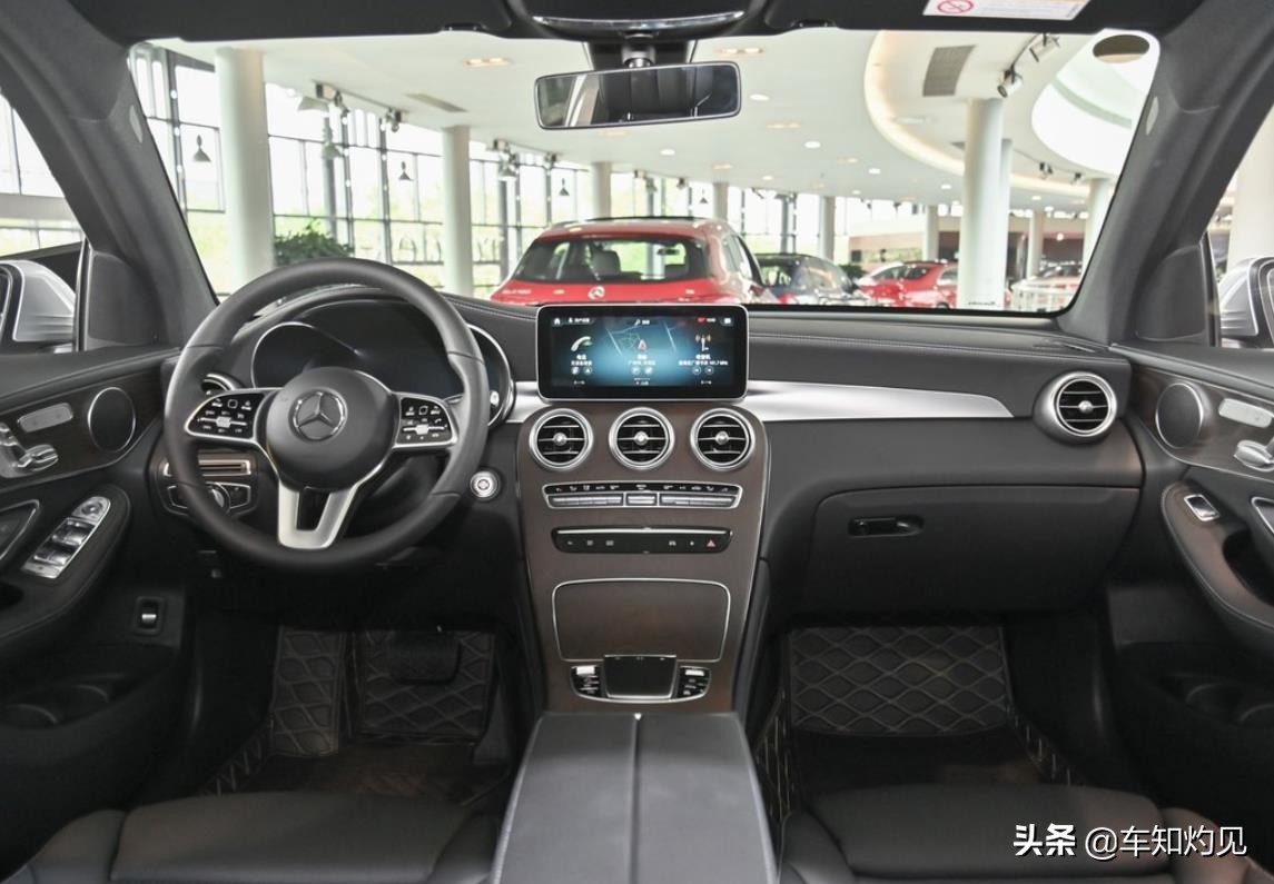 奔驰glc300是全时四驱吗,2.0t的gl8动力够吗