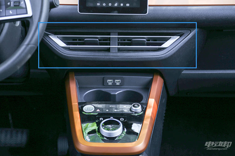 科技与复古并存？短暂体验比亚迪e1感受