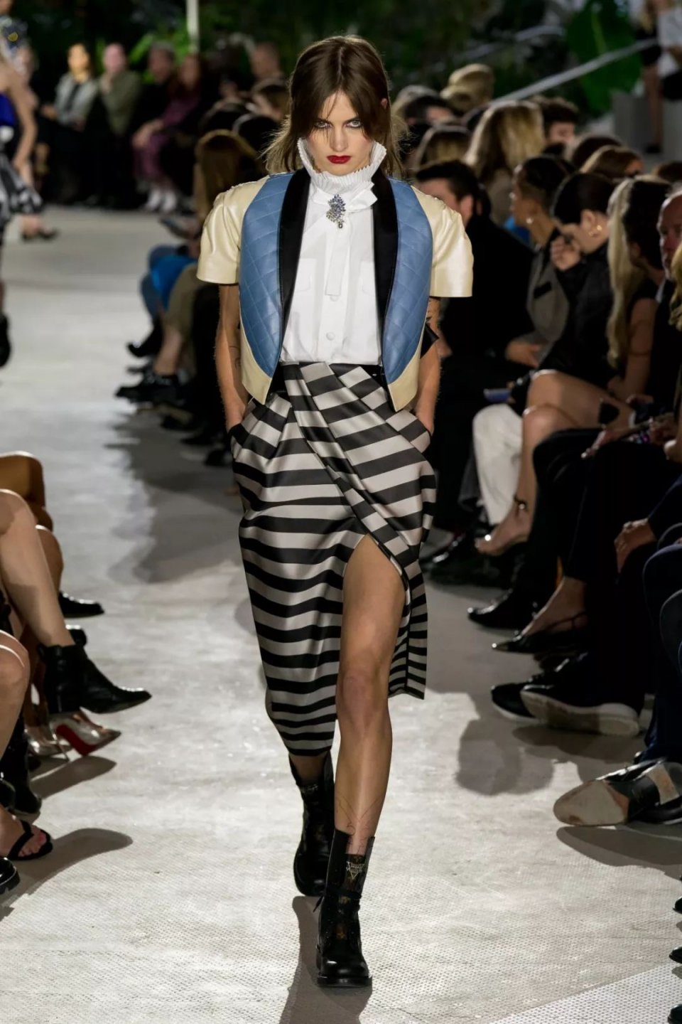 lv奢侈品值得入手吗 (lv的奢侈品值得买吗)