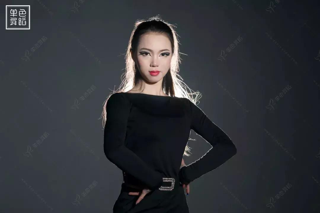 拉丁舞桑巴基本步放慢动作,初学拉丁舞基本步法动作分解