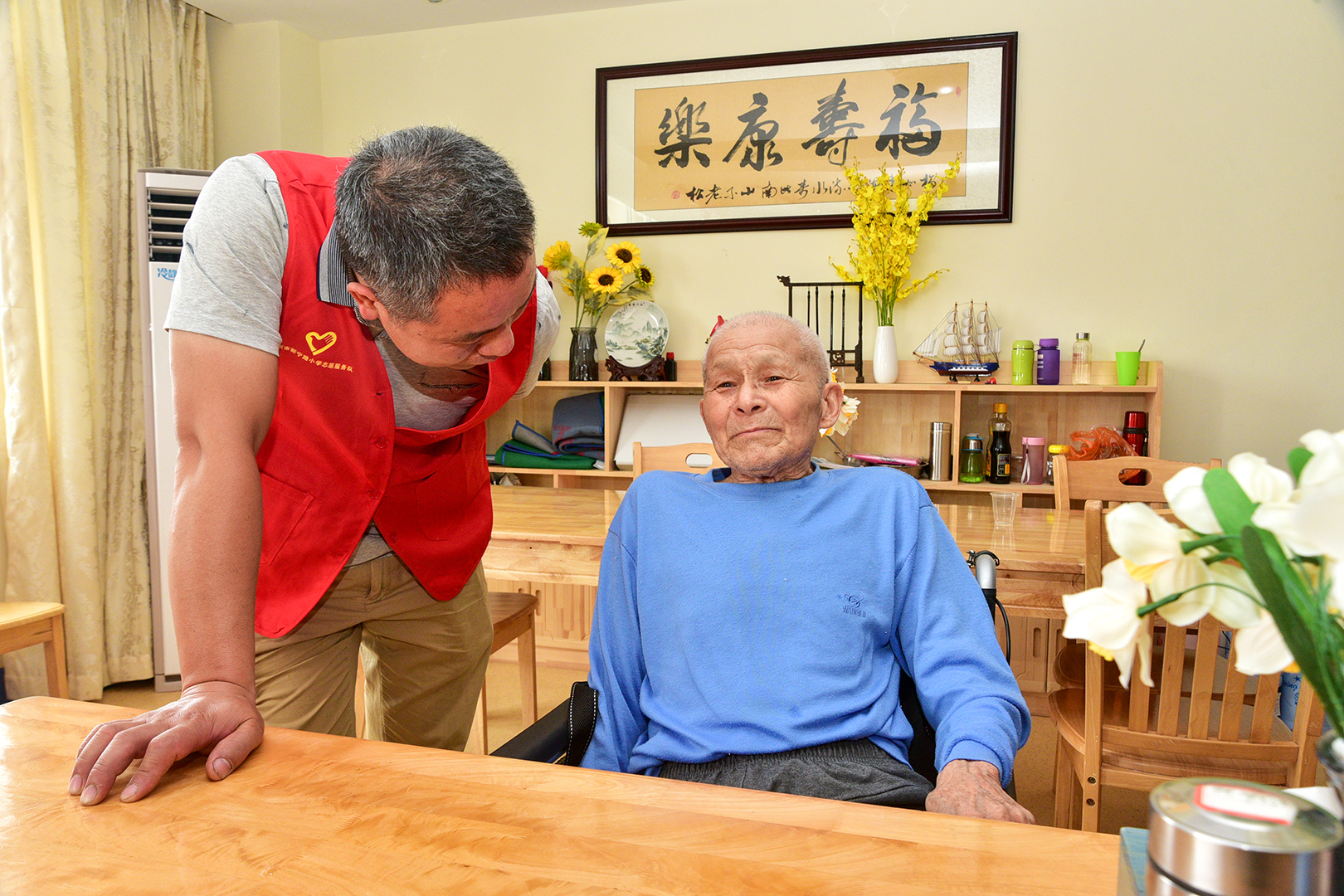 小学敬老孝贤月活动总结,尊老敬老教育活动报道