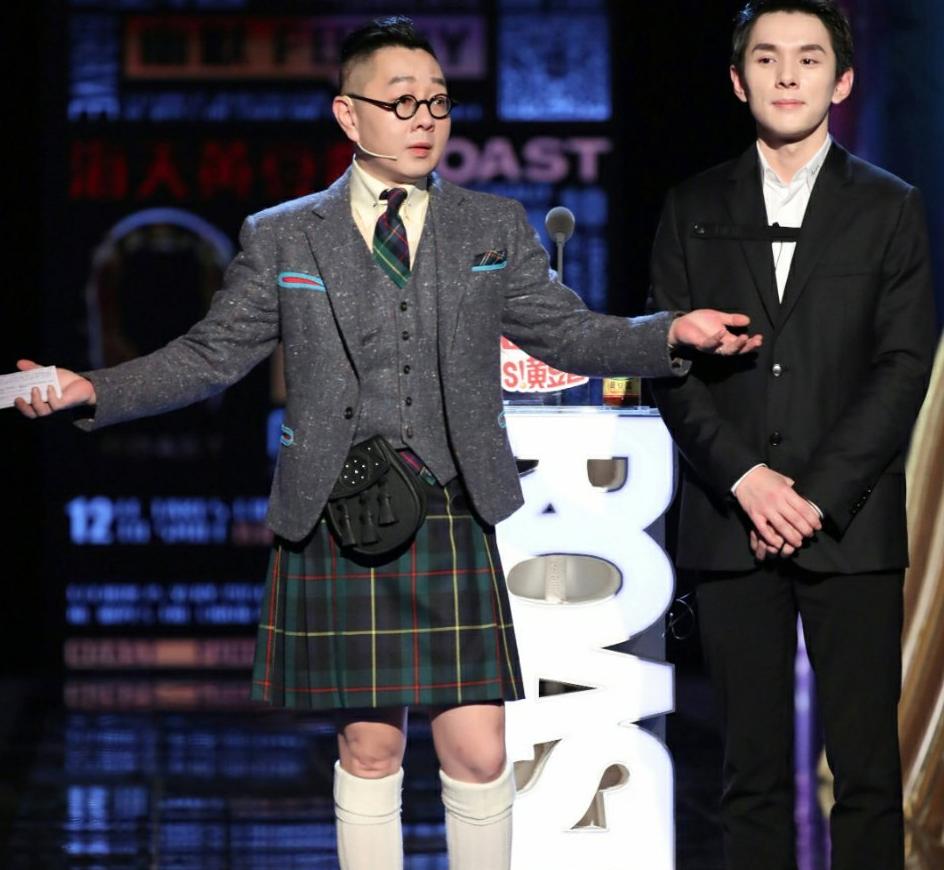 《吐槽大会》放大招，张绍刚一身“萝莉少女”装，网友直呼辣眼睛