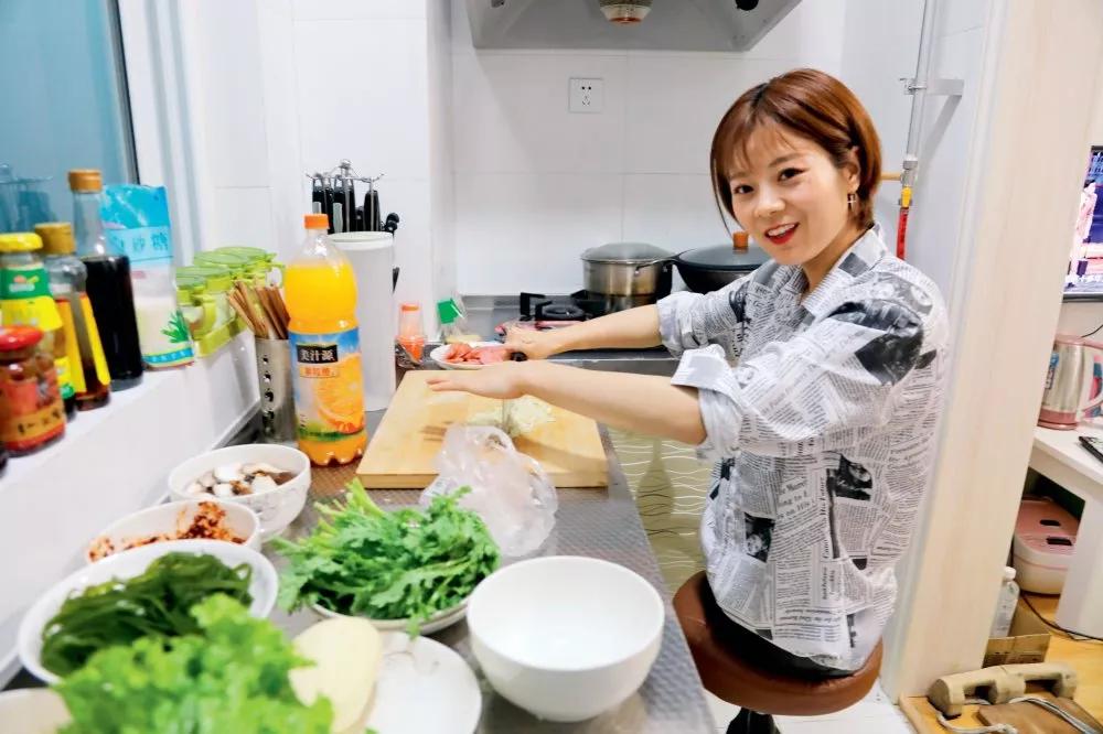 她3岁惨遭父母抛弃,无腿女孩截肢后被父母狠心遗弃