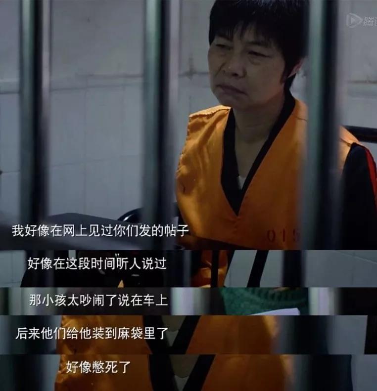 带儿子逛街被一小女孩抱住,妈妈带儿子去吃饭看见一个老人