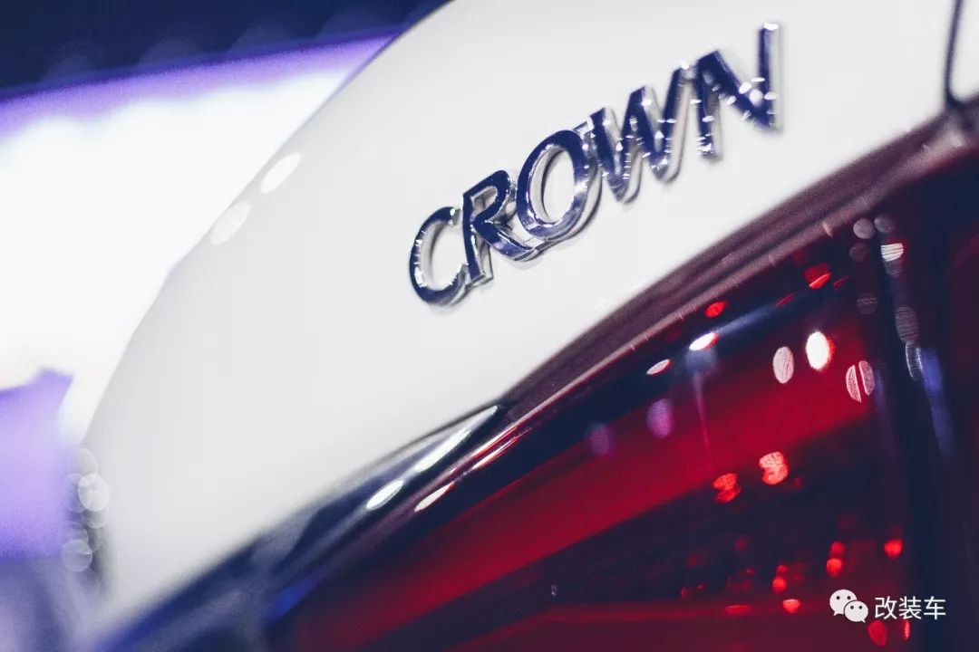 14代丰田皇冠改色,14代丰田皇冠颜值如何