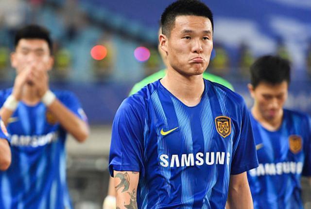 江苏苏宁主场0:3不敌上海上港,江苏苏宁足球全部比赛