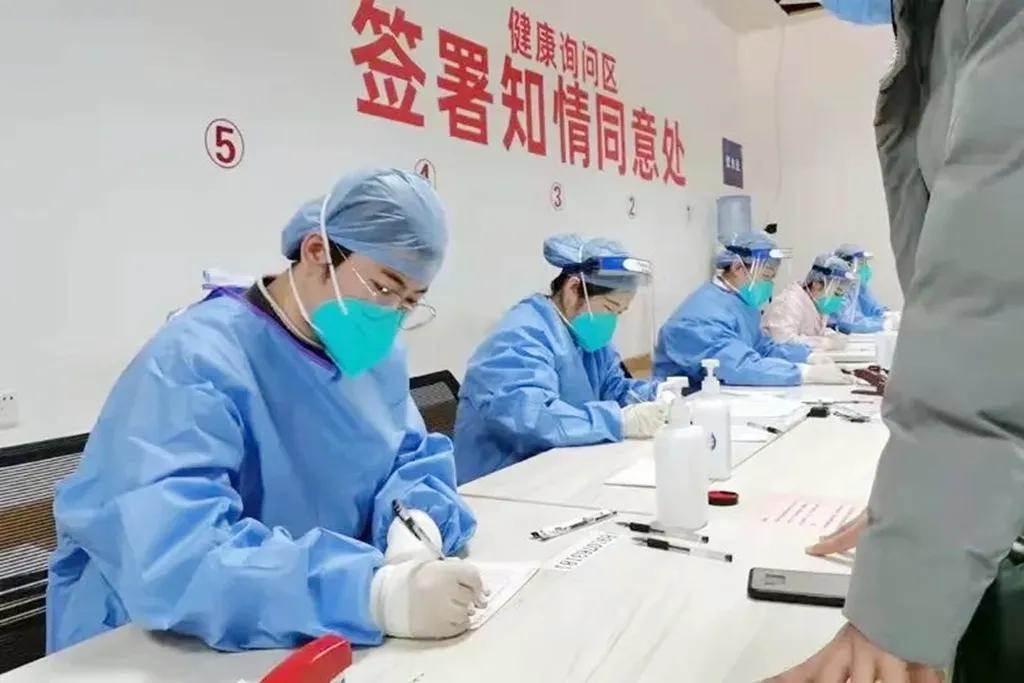 疫情防控暖心执勤,坚守疫情防控点节日慰问暖人心