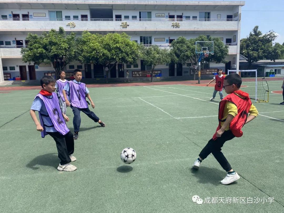 足球联赛暨校园足球,足球绿茵放飞梦想