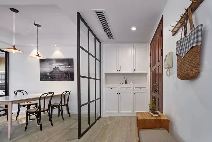 入户门正对卫生间门挂珠帘有用吗,入户门正对卫生间门怎么挂葫芦