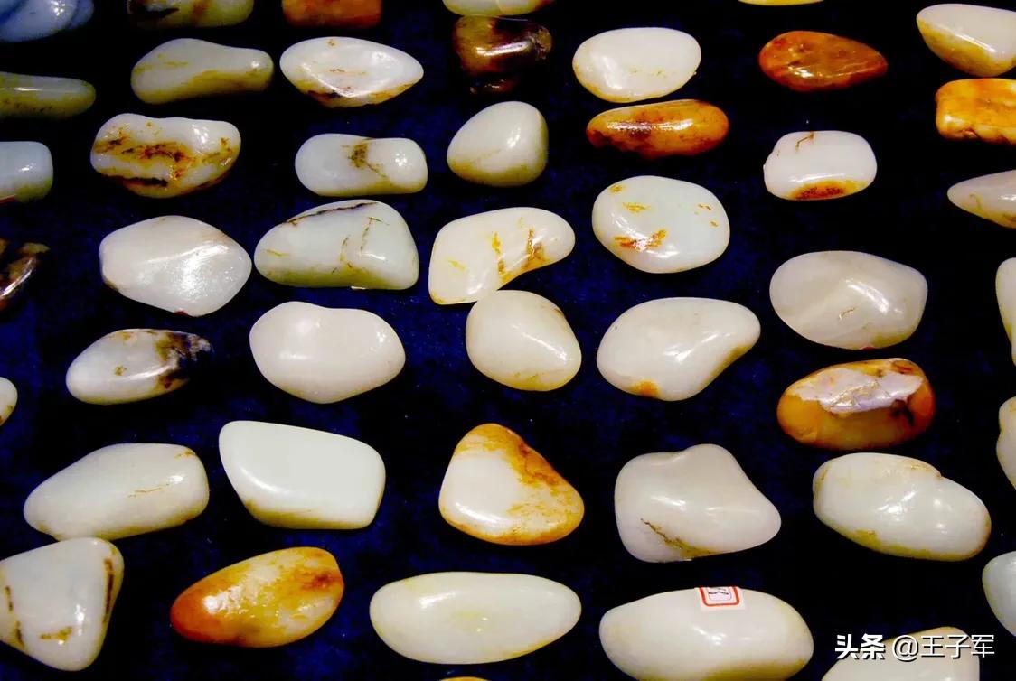 和田玉怎么区分籽料和山料,和田玉籽料和山料怎么区分