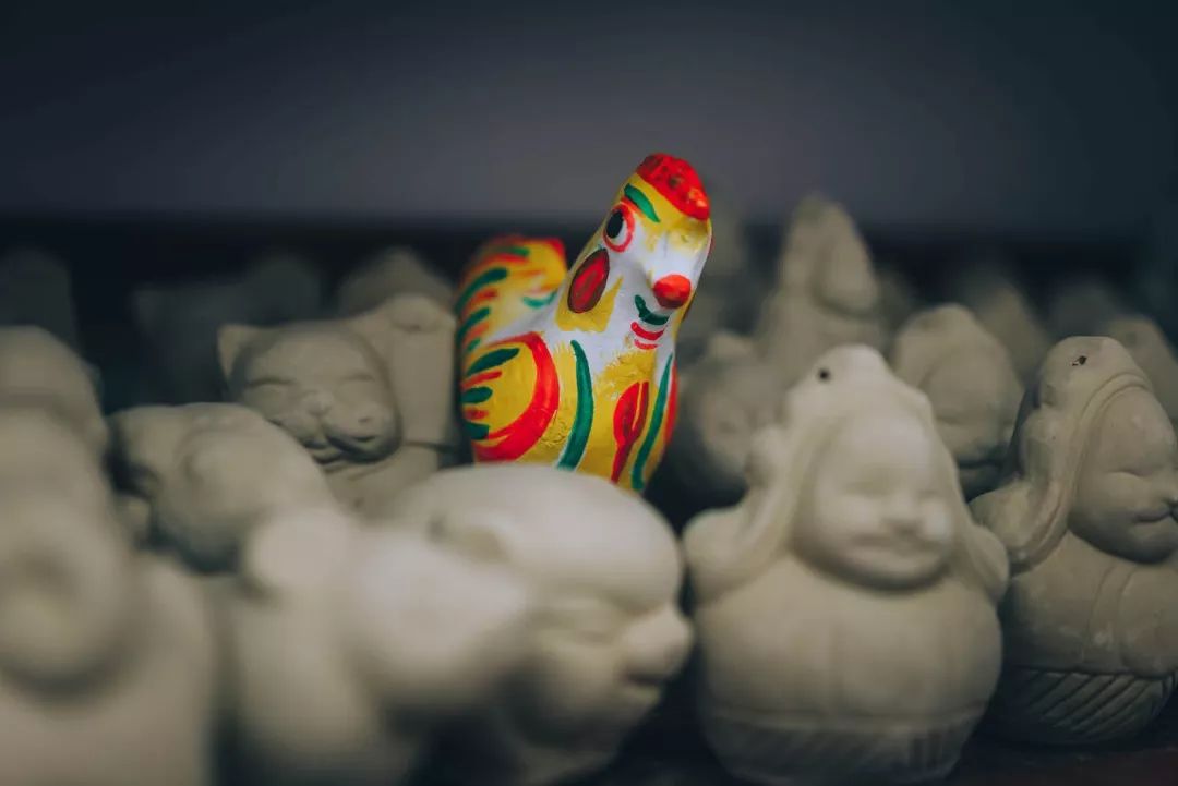 非遗守艺人｜他把泥“玩”出了花样，让有400年历史的老北京兔儿爷也跟上时代