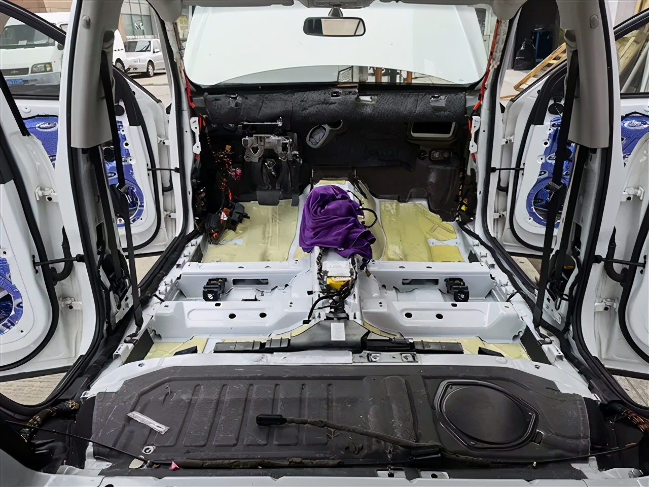 奥迪q5音响改装三分频,奥迪q5改装顶级音响案例视频