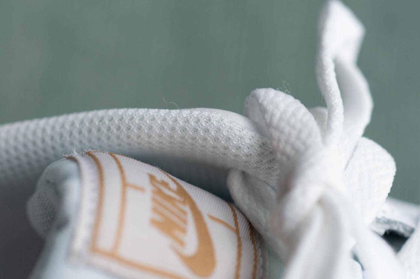 阿迪vs耐克足球鞋,阿迪和耐克小白鞋哪个好