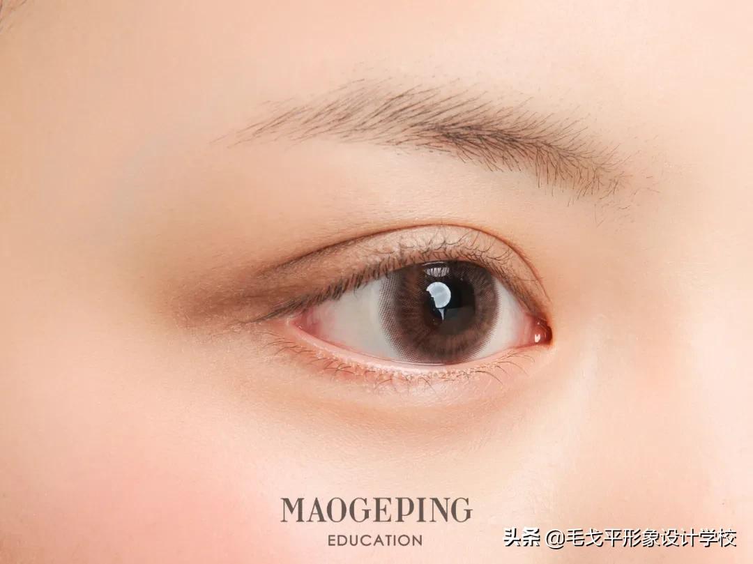 化妆前化妆后判若两人,化妆前后判若两人的化妆视频