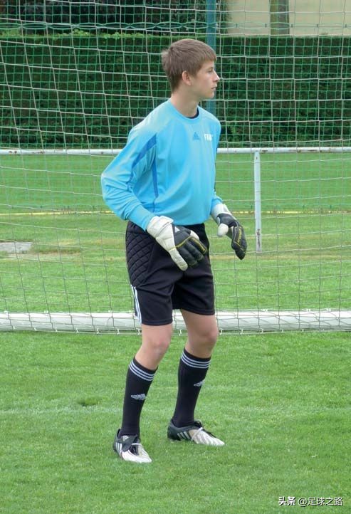 门将如何练非惯用手,门将如何正确处理传中及训练方法