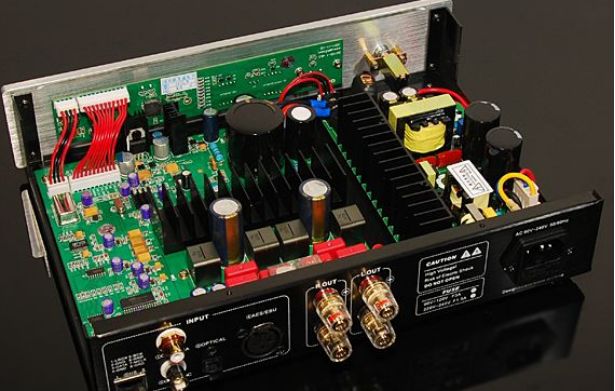 音响使用着突然有滋滋声不可控,音响使用的时候出现噼啪声