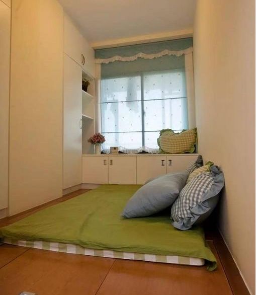 老公利用妙招，解决了次卧面积太小放不下床的问题，真不错