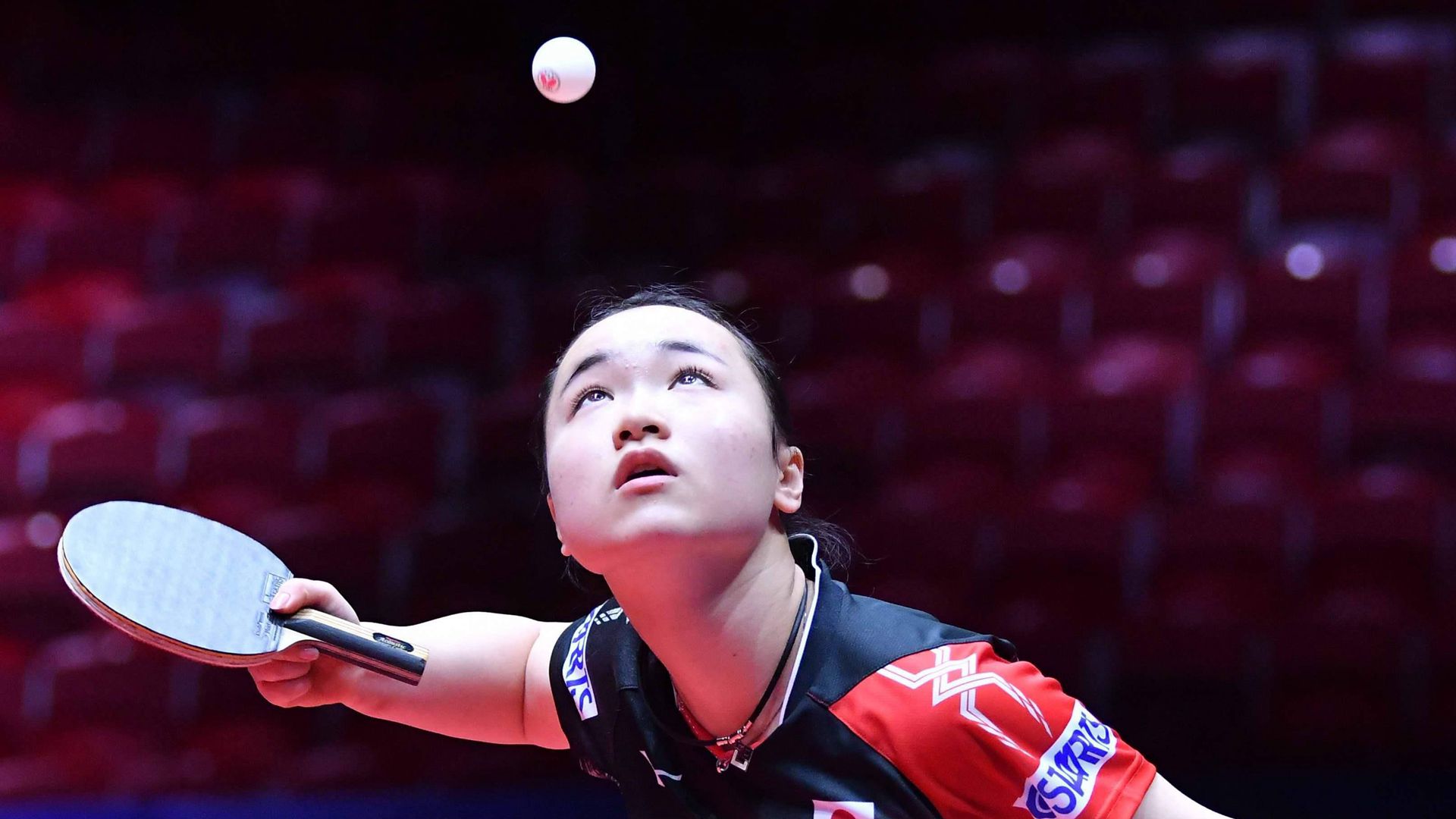 伊藤美诚使用的乒乓球器材,伊藤美诚底板适合什么打法