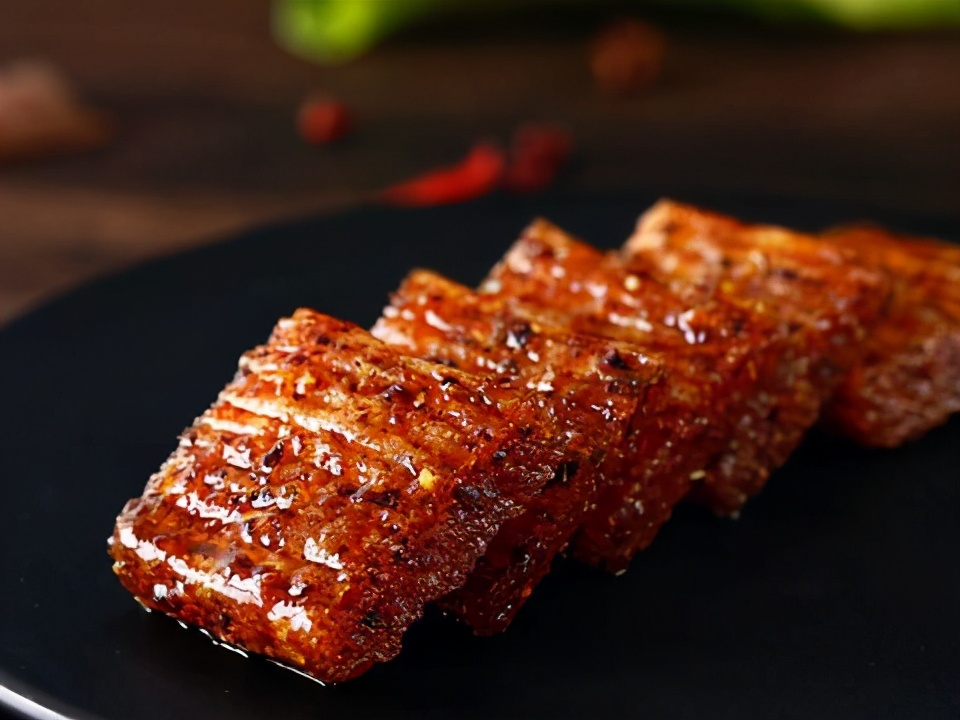 只有高中学历，凭借几毛钱辣条创收300亿，刘卫平到底有多狠？