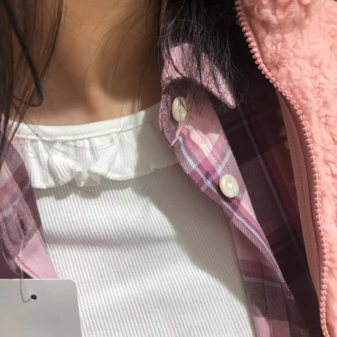 我带身高155的同事来到童装部，结果她逛疯了……