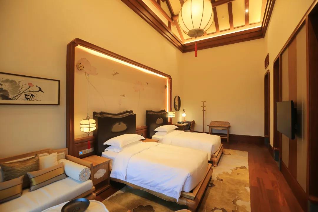 惠州宝藏级的度假村，水墨宋朝园林，乘船入住，瀑布，稻田，泳池