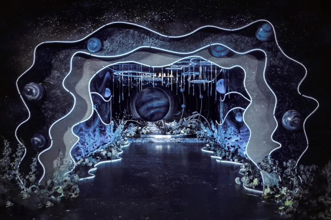 这场静谧梦幻的蓝色星空婚礼,一场神秘浪漫的星空婚礼
